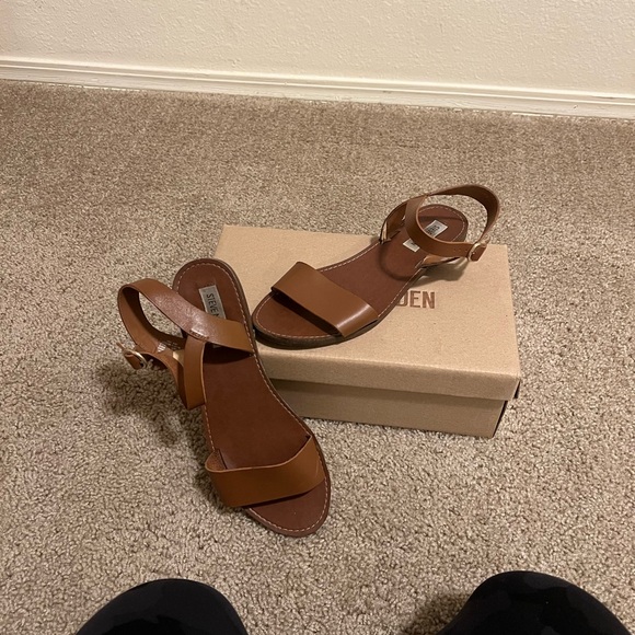 Steve Madden Donddi Tan Leather Sandals - Picture 2 of 6
